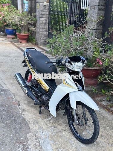 Yamaha Sirius RC 2018 Trắng, Đen, Vàng Số sàn