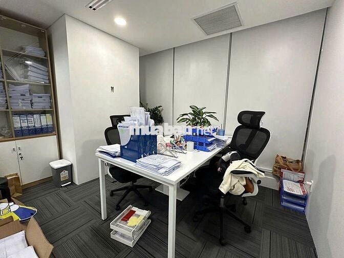 Sang nhượng toàn bộ văn phòng thuê 136m2