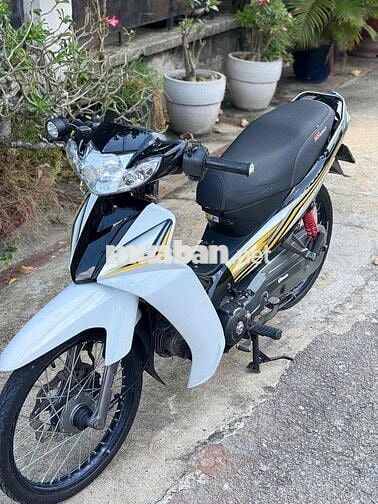 Yamaha Sirius RC 2018 Trắng, Đen, Vàng Số sàn