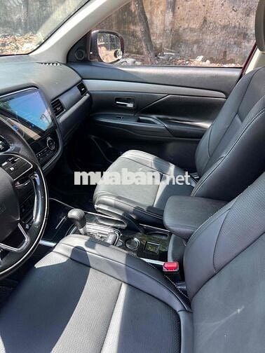Mitsubishi Outlander 7 chỗ Tự động màu Đỏ