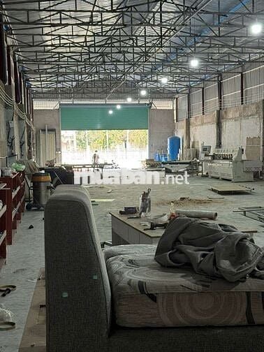 Xưởng Hơn 700 m2 👉 2 Mặt Tiền Xe Công ( Container)