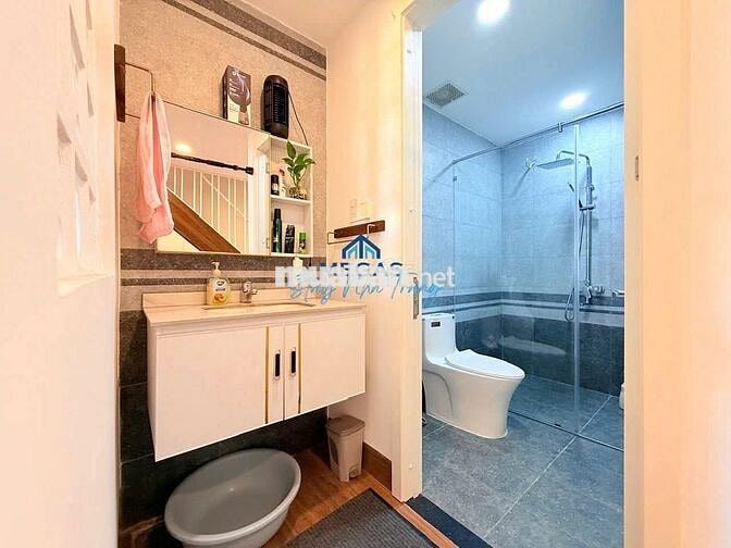 NHÀ NGUYÊN CĂN Ở VÀ KINH DOANH SẠCH CÓ THANG MÁY PENHOUSE 2 PN FULL