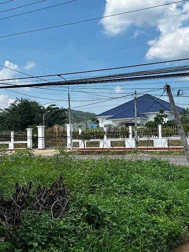 Bán nhà mặt tiền đường 765 , biệt thự sân vườn. Có thương lượng