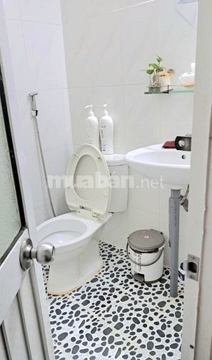 Cho thuê NC nhà MT số 251 Đề Thám, P.PNL, Q.1, TPHCM, khu Tây.