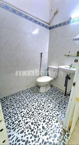 Cho thuê NC nhà MT số 251 Đề Thám, P.PNL, Q.1, TPHCM, khu Tây.