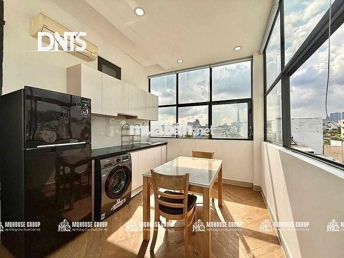 Cho thuê căn hộ 1 phòng ngủ balcony rộng 50m2 ngay chợ Tân Định