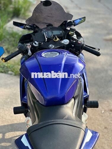 Yamaha R3 