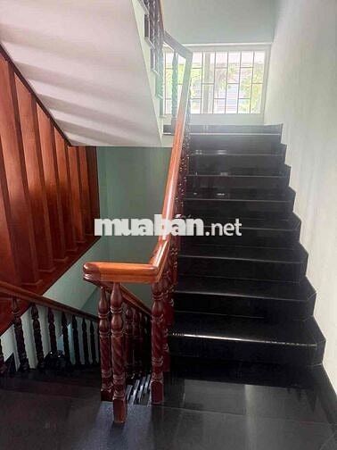 Cho thuê nhà góc KDC Him Lam Q7, 7.5x20m, Thang máy, Có hầm (Nhà trống