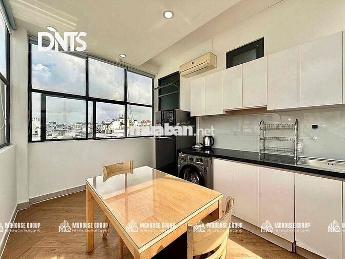 Cho thuê căn hộ 1 phòng ngủ balcony rộng 50m2 ngay chợ Tân Định