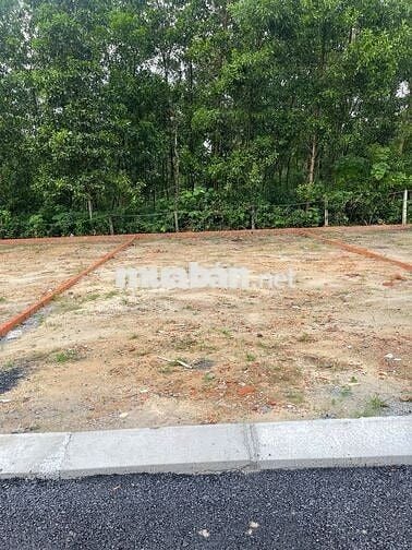 Chính chủ bán gấp lô đường nhựa 5m5 - 120m2 các Ủy Ban Hòa Tiến 3km 