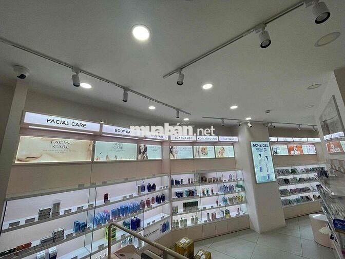 Nhà mặt tiền Út Tịch, Tân Bình – Ngang 10m – 400m2  – 48 triệu/tháng