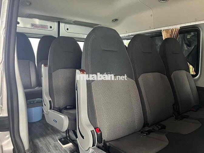 Ford Transit 2024 Bạc 23.000 km. vay 70%