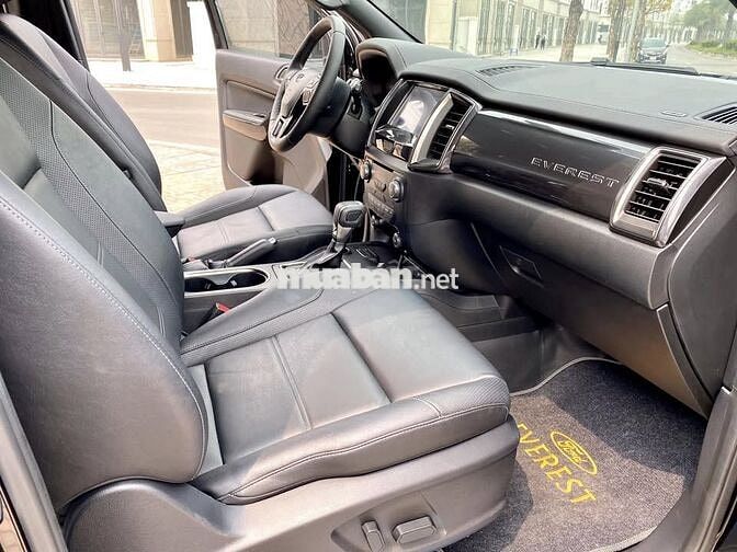 Ford Everest Titanium 2022 máy dầu 1 cầu màu đen