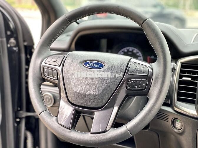 Ford Everest Titanium 2022 máy dầu 1 cầu màu đen