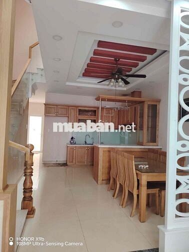 NHÀ SÂN XE HƠI 5x20 ĐƯỜNG TL15 GẦN NGÃ 4 GA