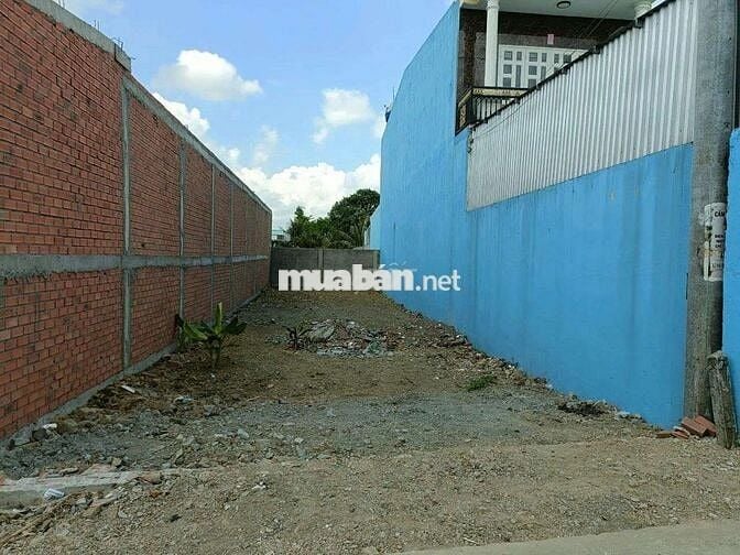 Cần bán gấp miếng đất 100m2 550tr
