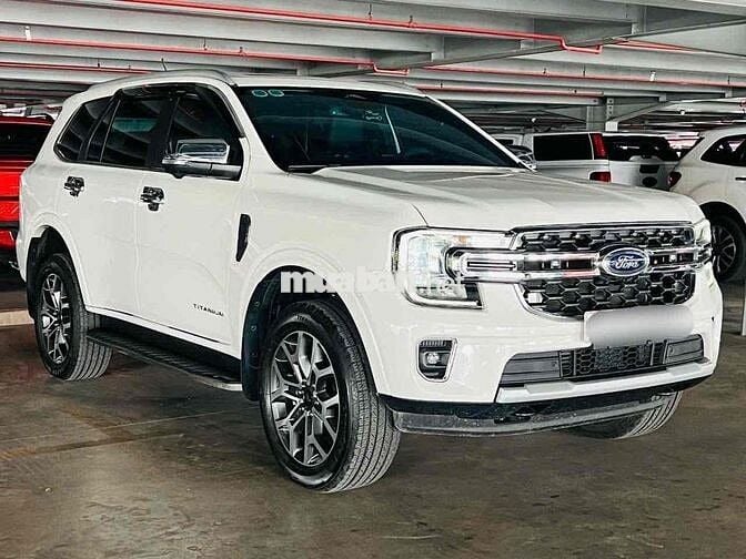 Ford Everest Titanium 4x2 2024 15.000km Trắng