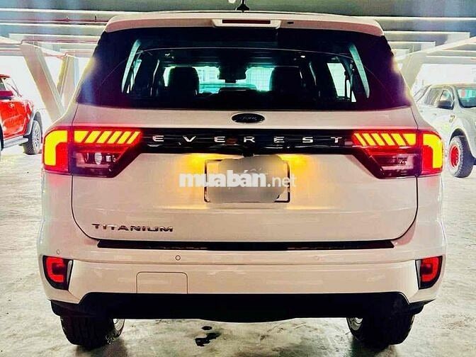 Ford Everest Titanium 4x2 2024 15.000km Trắng