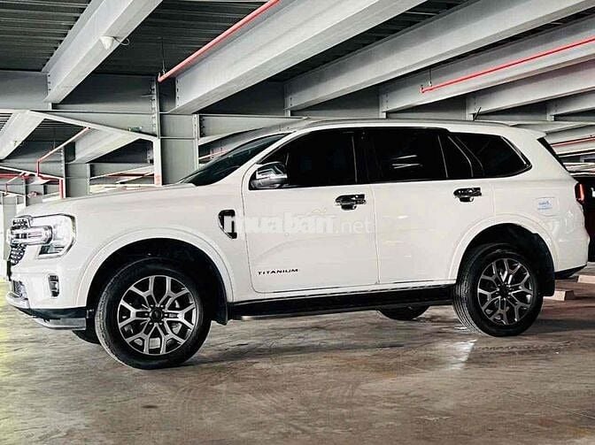 Ford Everest Titanium 4x2 2024 15.000km Trắng