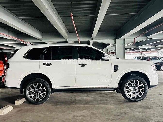 Ford Everest Titanium 4x2 2024 15.000km Trắng