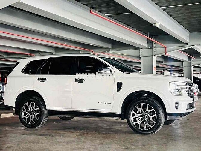 Ford Everest Titanium 4x2 2024 15.000km Trắng