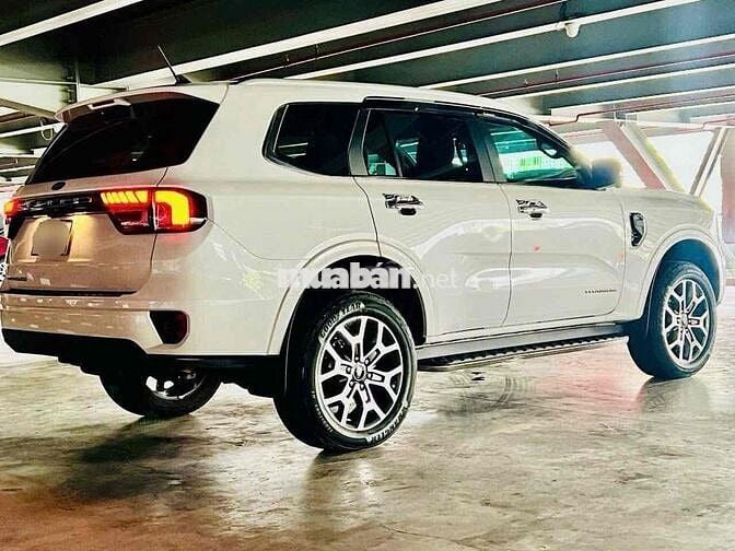 Ford Everest Titanium 4x2 2024 15.000km Trắng