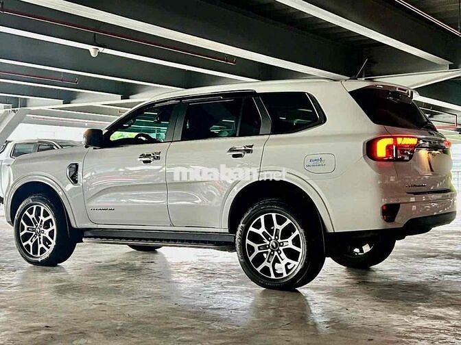 Ford Everest Titanium 4x2 2024 15.000km Trắng