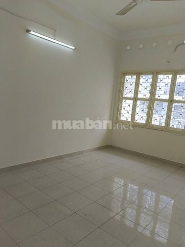 Cho thuê nhà nguyên căn vị trí đẹp gần chợ Bà Chiểu.