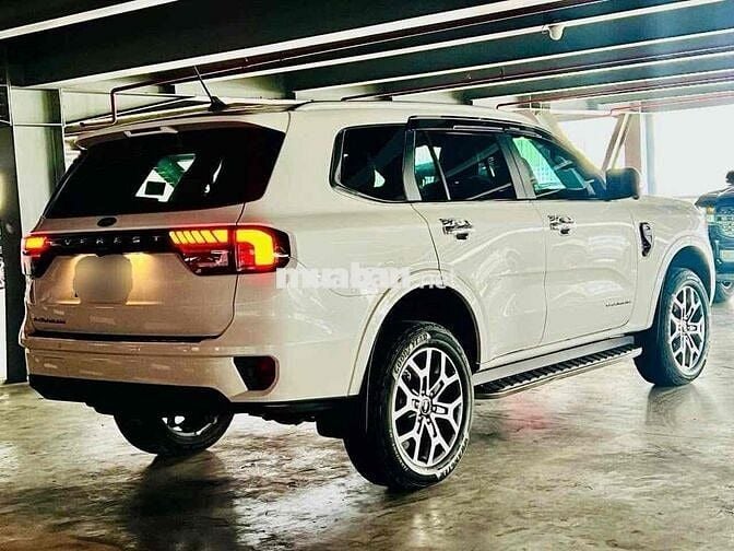Ford Everest Titanium 4x2 2024 15.000km Trắng