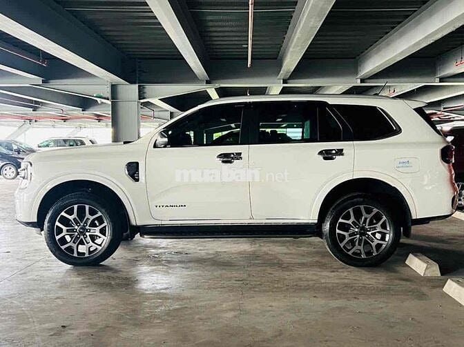 Ford Everest Titanium 4x2 2024 15.000km Trắng