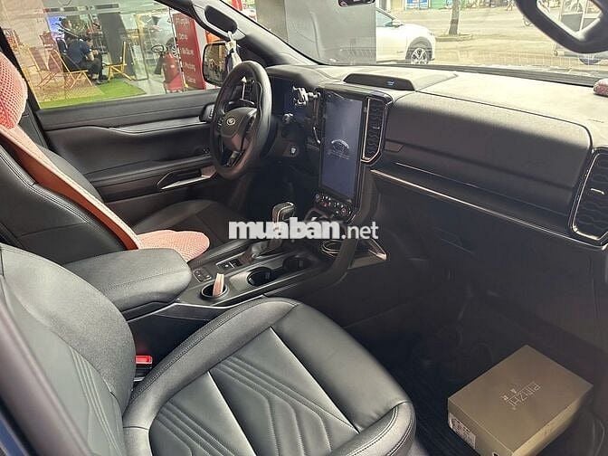 Ford Everest Titanium 2023, bảo hành 2028, Vay 75%