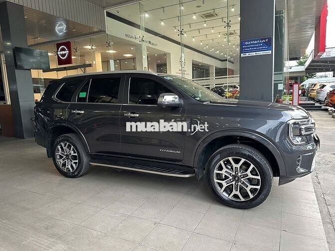Ford Everest Titanium 2023, bảo hành 2028, Vay 75%