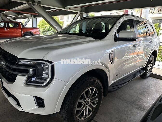 Ford Everest 2022 4x2 bản cao cấp Số tự động Trắng