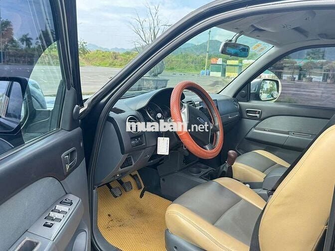 Ford Everest 2015 Số sàn Máy dầu 7 chỗ