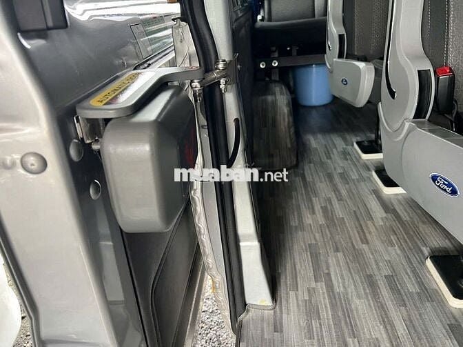 Ford Transit MCA 2024 Bạc, lướt 22.000km
