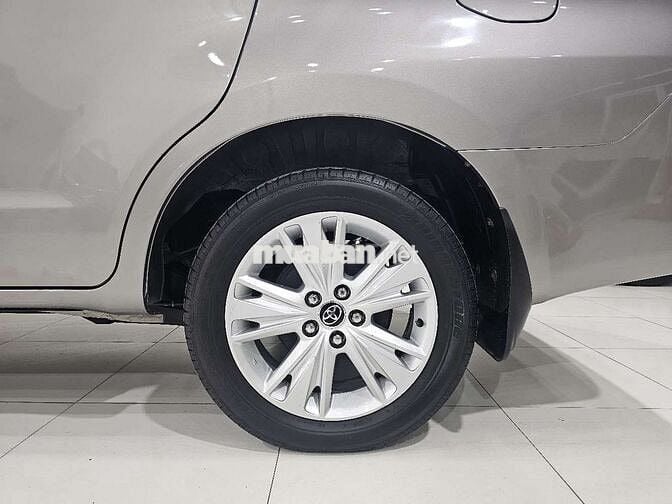 Toyota Innova 2.0V 2017 120.000 km Bạc