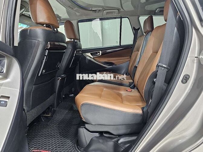 Toyota Innova 2.0V 2017 120.000 km Bạc