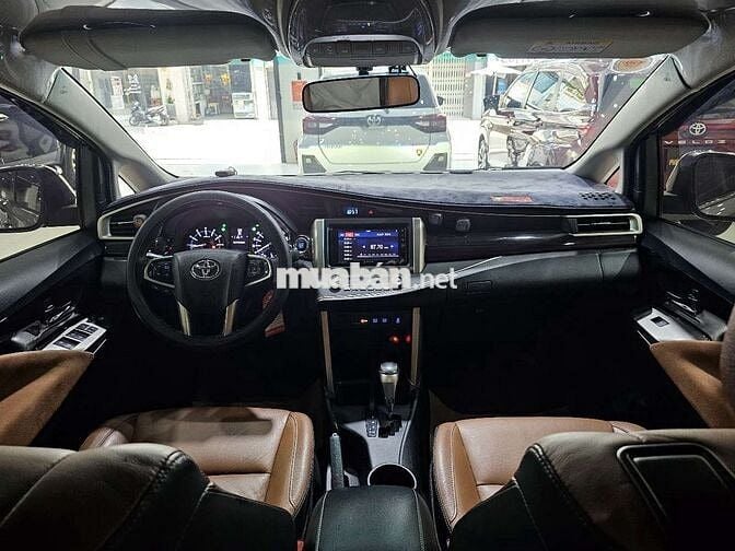 Toyota Innova 2.0V 2017 120.000 km Bạc