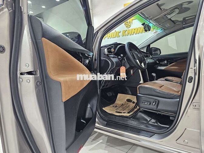 Toyota Innova 2.0V 2017 120.000 km Bạc