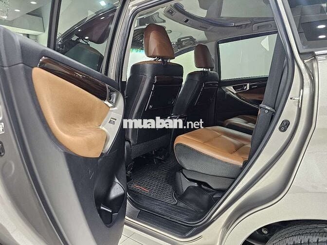 Toyota Innova 2.0V 2017 120.000 km Bạc