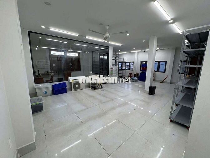 MẶT BẰNG GÓC 10X18M, FULL MÁY LẠNH, THANG MÁY. VP, SIÊU THỊ, DẠY HỌC