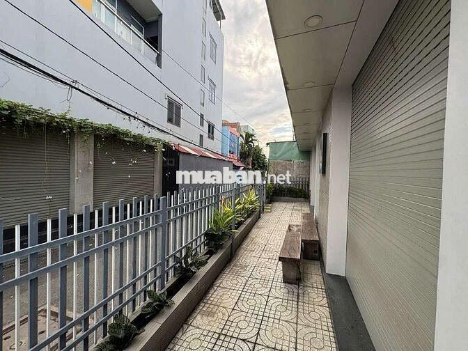MẶT BẰNG GÓC 10X18M, FULL MÁY LẠNH, THANG MÁY. VP, SIÊU THỊ, DẠY HỌC