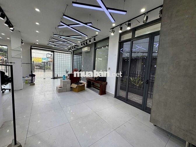 MẶT BẰNG GÓC 10X18M, FULL MÁY LẠNH, THANG MÁY. VP, SIÊU THỊ, DẠY HỌC
