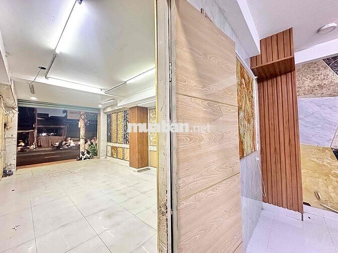Mặt Bằng Chính Chủ Siêu Rẻ,  Sát Hàng Xanh, Vị Trí Siêu Đẹp