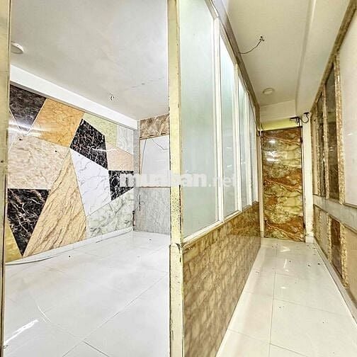 Mặt Bằng Chính Chủ Siêu Rẻ,  Sát Hàng Xanh, Vị Trí Siêu Đẹp