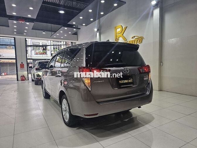 Toyota Innova 2.0V 2017 120.000 km Bạc