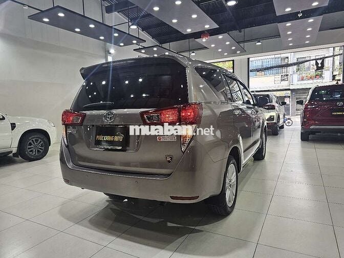 Toyota Innova 2.0V 2017 120.000 km Bạc