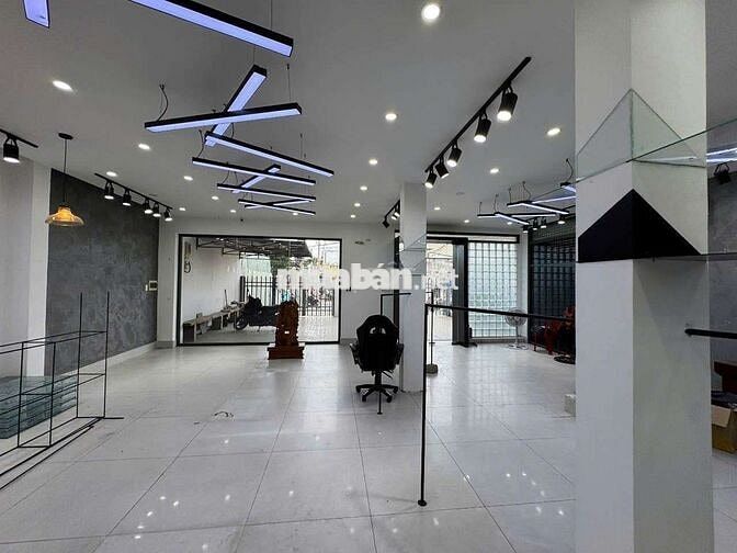 MẶT BẰNG GÓC 10X18M, FULL MÁY LẠNH, THANG MÁY. VP, SIÊU THỊ, DẠY HỌC