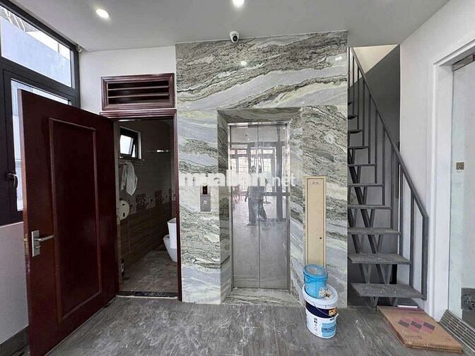 MẶT BẰNG GÓC 10X18M, FULL MÁY LẠNH, THANG MÁY. VP, SIÊU THỊ, DẠY HỌC