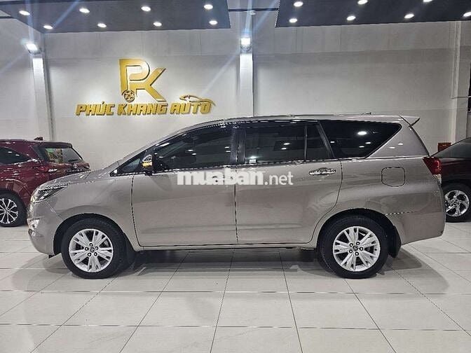 Toyota Innova 2.0V 2017 120.000 km Bạc